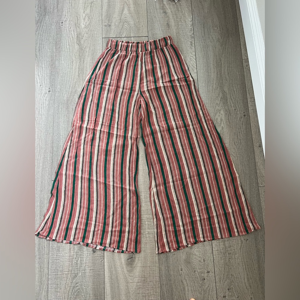 Veveret Striped Wide Leg Pants